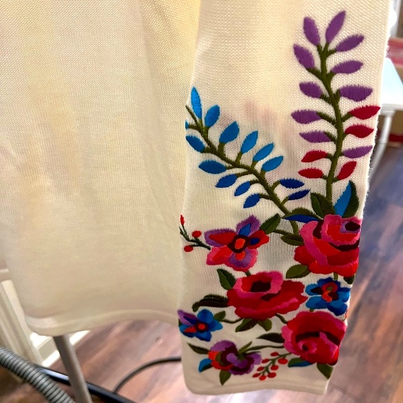 LINEA By LOUIS DELL’ OLIO COWL NECK, LIGHTWEIGHT FLORAL EMBROIDERED SWEATER - Picture 9 of 13